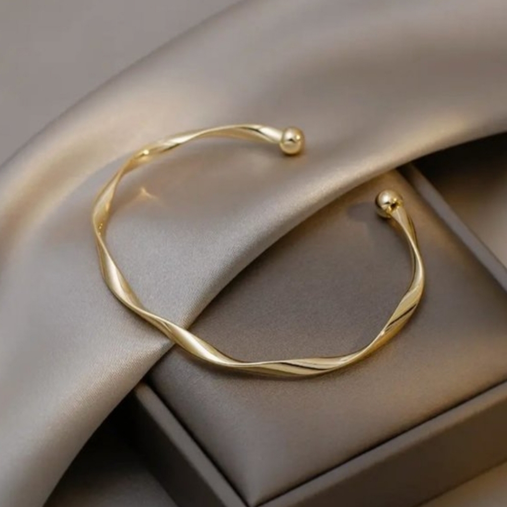 Gold Classic Minimalist Bracelet